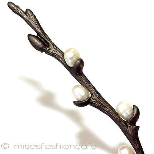 （画像用） 真珠の猫柳ブローチ