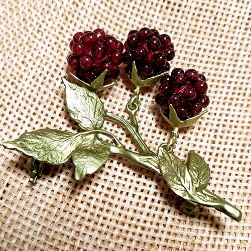 （画像用） 天然石　ガーネット ラズベリーブローチ