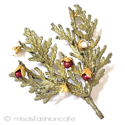 （画像用） マイケルミショー　真珠 ヒノキ・杉　ブローチ