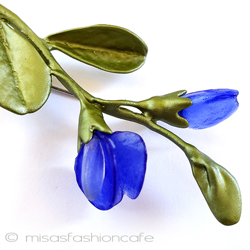（画像用） インディゴの花ブローチ