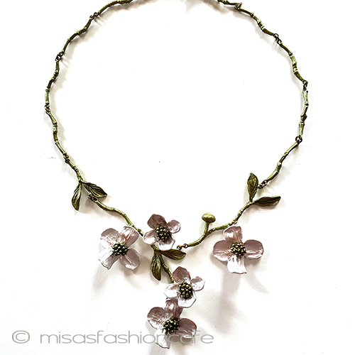 （画像用） ハナミズキの花ネックレス