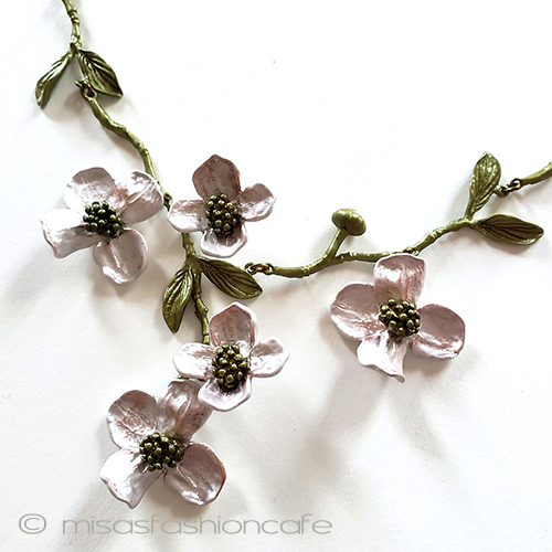 （画像用） ハナミズキの花ネックレス