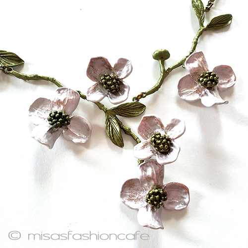 （画像用） ハナミズキの花ネックレス