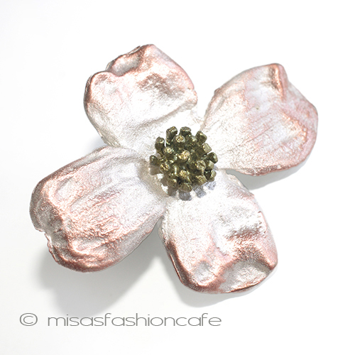 （画像用） マイケルミショー 再販！ ハナミズキの花ブローチ