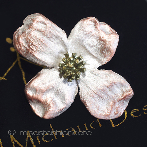 （画像用） マイケルミショー 再販！ ハナミズキの花ブローチ