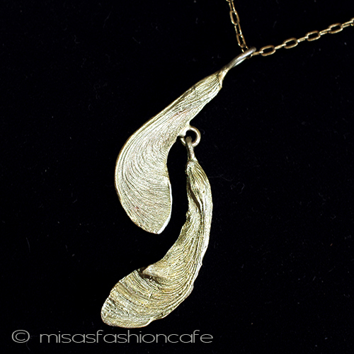 （画像用） マイケルミショー　 揺れるカエデの種　