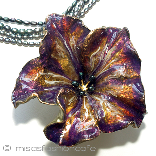 （画像用） マイケルミショーネックレス 真珠　エナメルのお花