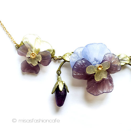 （画像用） すみれパンジーの蕾とお花