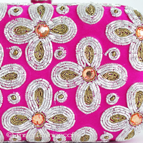 （画像用） ＳＡＮＴＩサンティ クラッチ 　針刺繍の花BOX