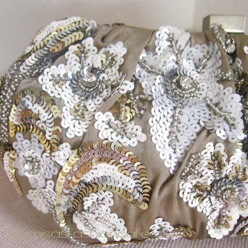 （画像用） SANTI サンティ クラッチ スパンコール・フラワー再販