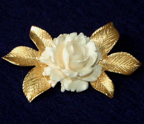 （画像用） 象牙アイボリー　ブローチ