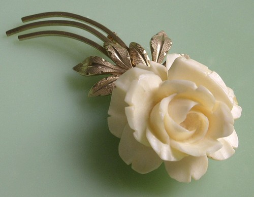 （画像用） 象牙アイボリー　ブローチ
