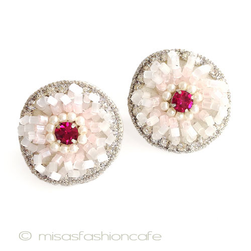 ビーズ刺繍　イヤリング パール＆ガラスのお花 - ウインドウを閉じる