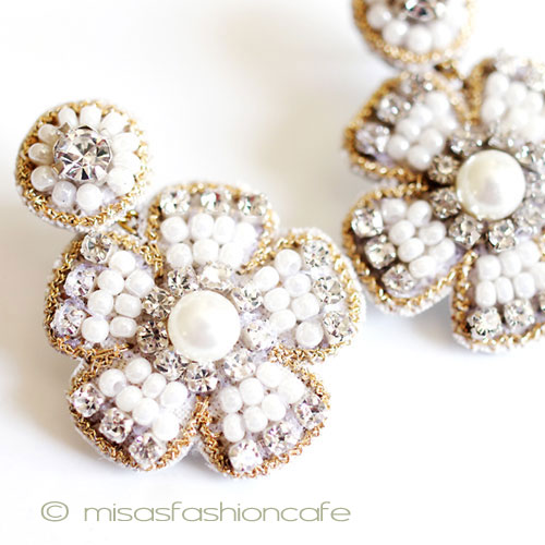 （画像用） ＳＰＡＲＫＬ　ピアス 白いお花ドロップ