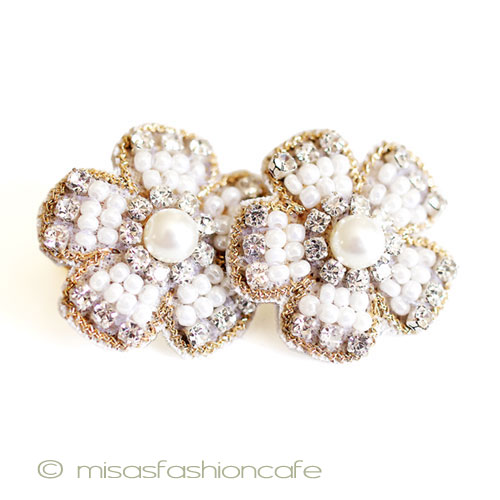 （画像用） ＳＰＡＲＫＬ　イヤリング ホワイト・フラワー