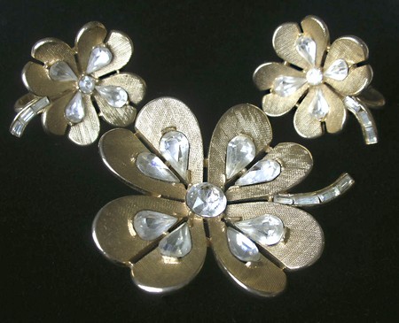 （画像用） クラウンTrifari　ブローチ＆イヤリングセット