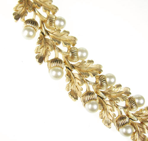 （画像用） クラウンTrifari 豪華どんぐりブレスレット