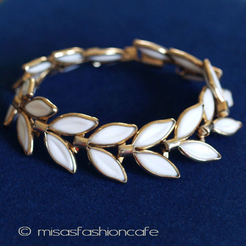 （画像用） Ｔｒｉｆａｒｉ　 トリファリ ミルクガラス葉 ブレス