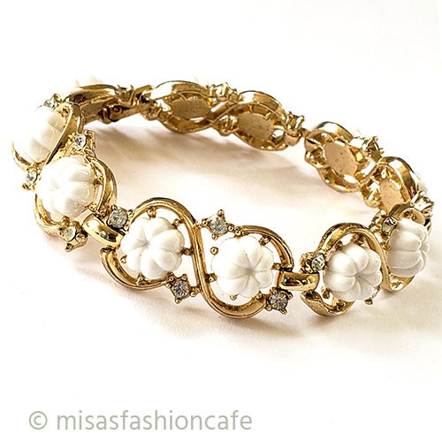 （画像用） ヴィンテージアクセサリー トリファリ　白い花