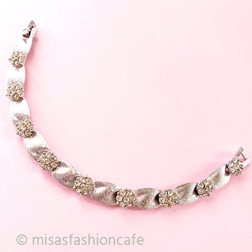 （画像用） ビンテージジュエリー トリファリお花ブレス