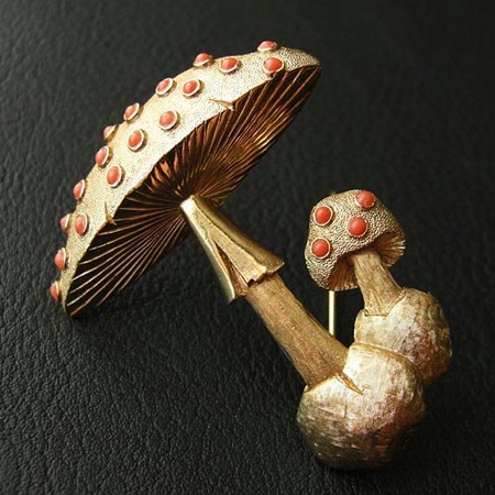 （画像用） クラウントリファリ Trifariきのこブローチ