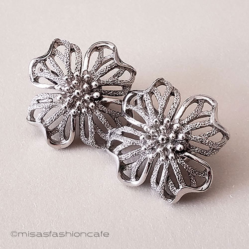 （画像用） Trifari　 トリファリ ハナミズキ花イヤリング