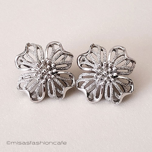 （画像用） Trifari　 トリファリ ハナミズキ花イヤリング