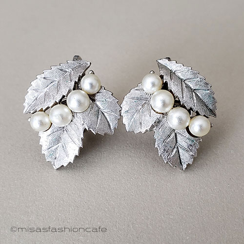 （画像用） Trifari　 トリファリ パール銀葉イヤリング