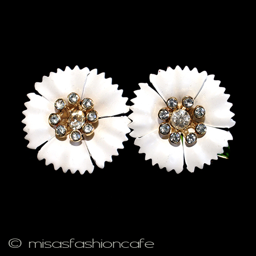 Ｔｒｉｆａｒｉ　 トリファリ エナメルの花　イヤリング - ウインドウを閉じる