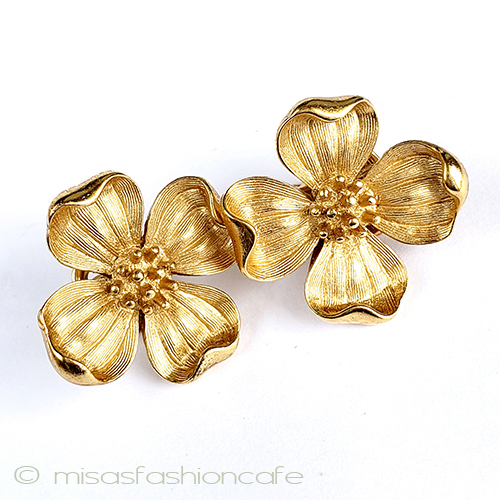 （画像用） Trifari　トリファリ ハナミズキ花イヤリング