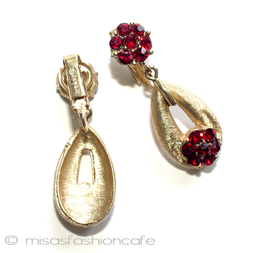 （画像用） Trifari　 トリファリ 赤いお花　イヤリング