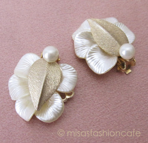 （画像用） パール花びらイヤリング