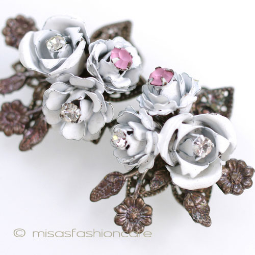 （画像用） Robert刻印　イヤリング 白いローズ　ブーケ