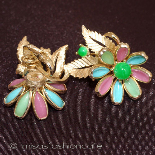 （画像用） Ｔｒｉｆａｒｉ　トリファリ ガラスの花イヤリング