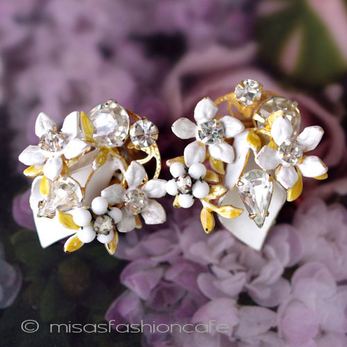 （画像用） Ｒｏｂｅｒｔ　イヤリング RS 白いお花ブーケ