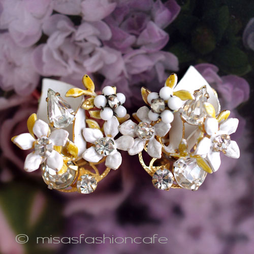 （画像用） Ｒｏｂｅｒｔ　イヤリング RS 白いお花ブーケ