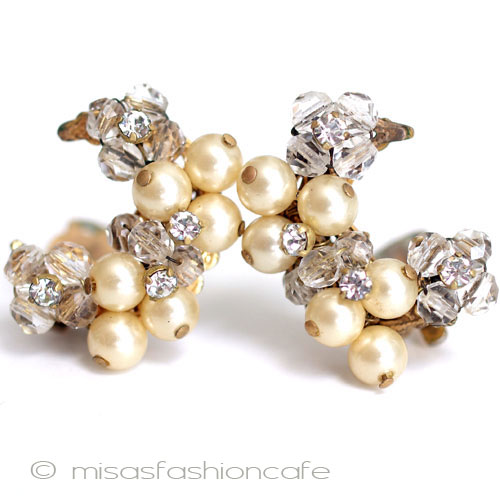 （画像用） 三日月型パールイヤリング