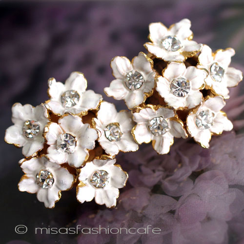 （画像用） ＳＡＮＤＯＲ　イヤリング 白いフラワーブーケ