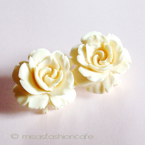 （画像用） 象牙 アイボリー ローズ イヤリング