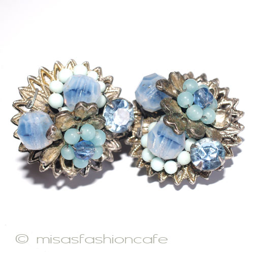 （画像用） Ｒｏｂｅｒｔ　イヤリング ブルーガラスのお花