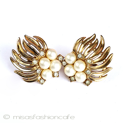 （画像用） Trifari　 トリファリ パールの花イヤリング