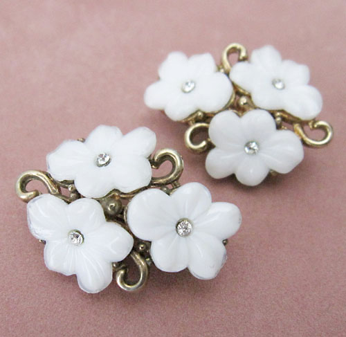 （画像用） クラウントリファリ ガラスのお花イヤリング