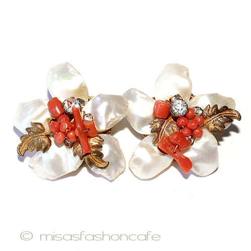 （画像用） DeMario NY　イヤリング 珊瑚マザーオブパール花