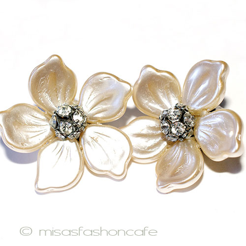 （画像用） 大振りパールの花イヤリング