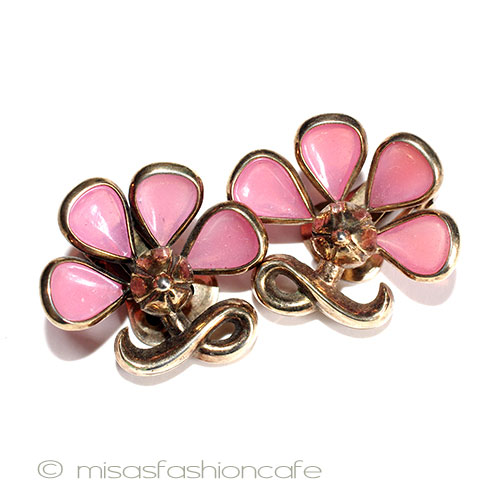 （画像用） Ｔｒｉｆａｒｉ　 トリファリ ガラスお花イヤリング