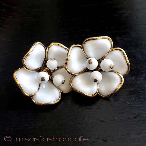 （画像用） Trifari　トリファリ ガラスの花イヤリング