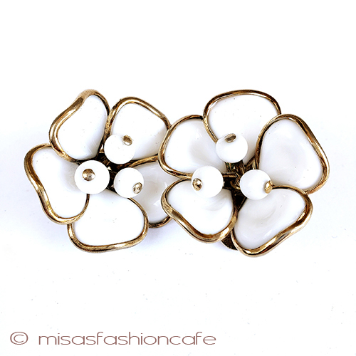 （画像用） Trifari　トリファリ ガラスの花イヤリング