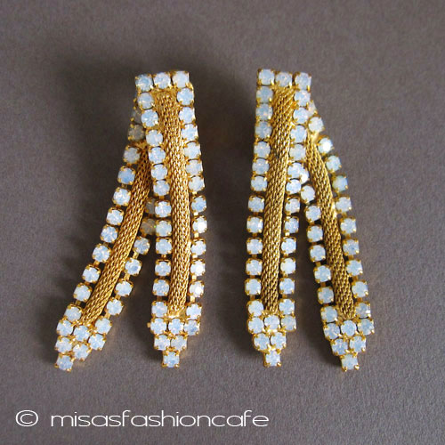 （画像用） 乳白色RS イヤリング