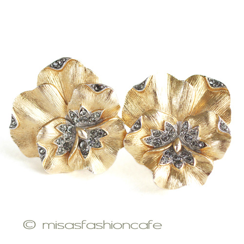 （画像用） Trifari　トリファリ パンジーの花イヤリング