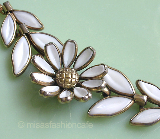 （画像用） Trifari　お花ネックレス